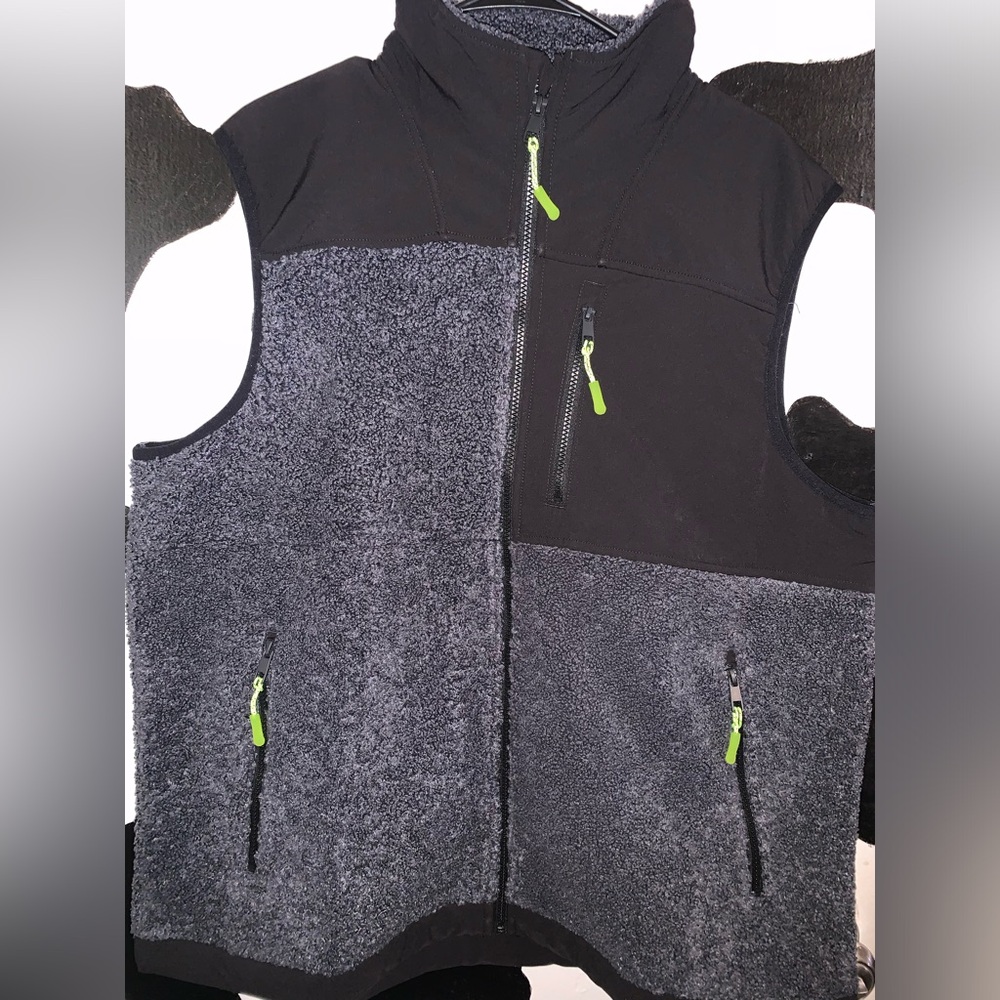Brand new men’s size xlarge Sherpa vest.